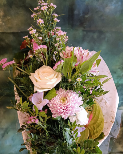 Soft Pastels Bouquet - A delicate bouquet featuring a mix of soft pastel hues, ideal for conveying gentle thoughts and sentiments. This arrangement is perfect for birthdays, anniversaries, or simply to brighten someone's day.