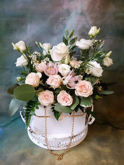 Cute Handbag flower arrangement - Unique flower arrangements in handbags available in Pink, Black and White colours. Composed of minimum of 3 roses (multiple colours available) and selection of seasonal flowers.