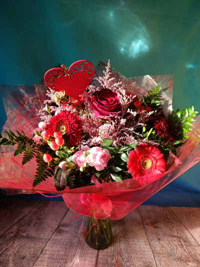 Crimson Dreams - Red and pink shades including Hypericum and single crimson red roses.