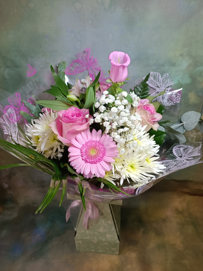 Pink three roses. - High quality flowers in shades of pink.