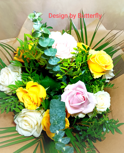 Rainbow symphony - A dozen roses in three colours .