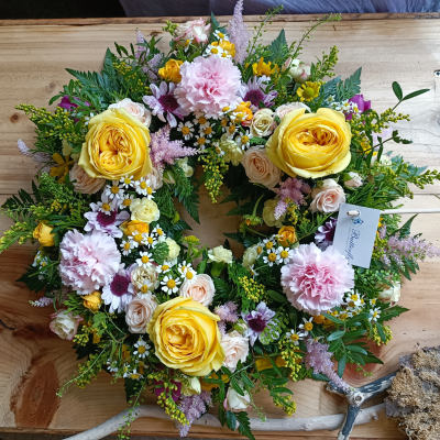 Pink and yellow funeral wreath - A very elegant funeral wreath in pink and yellow.