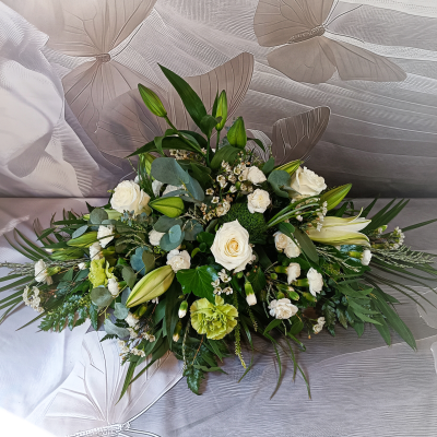 White and green spray - White and green arrangement in a modern style.